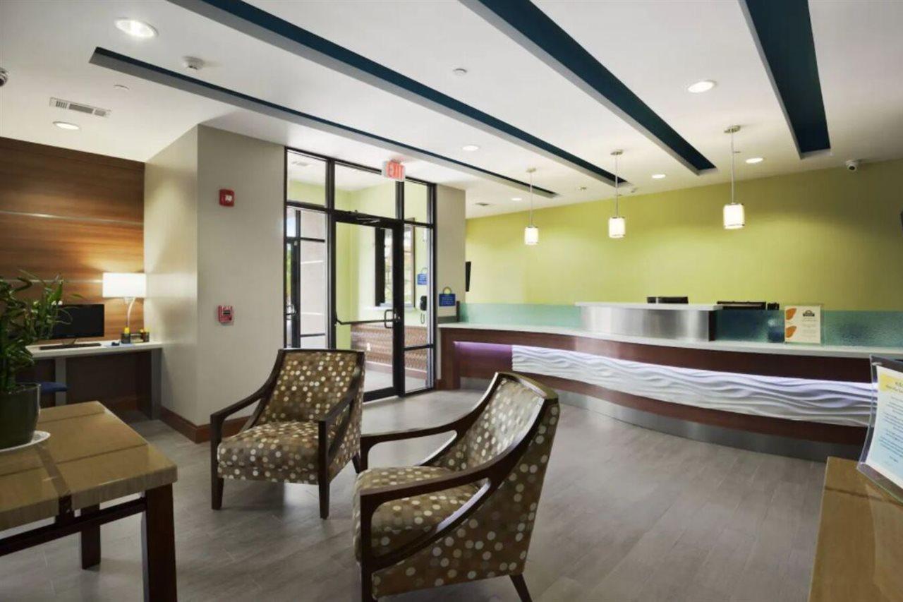 Days Inn & Suites By Wyndham Houston North-Spring Westfield Экстерьер фото
